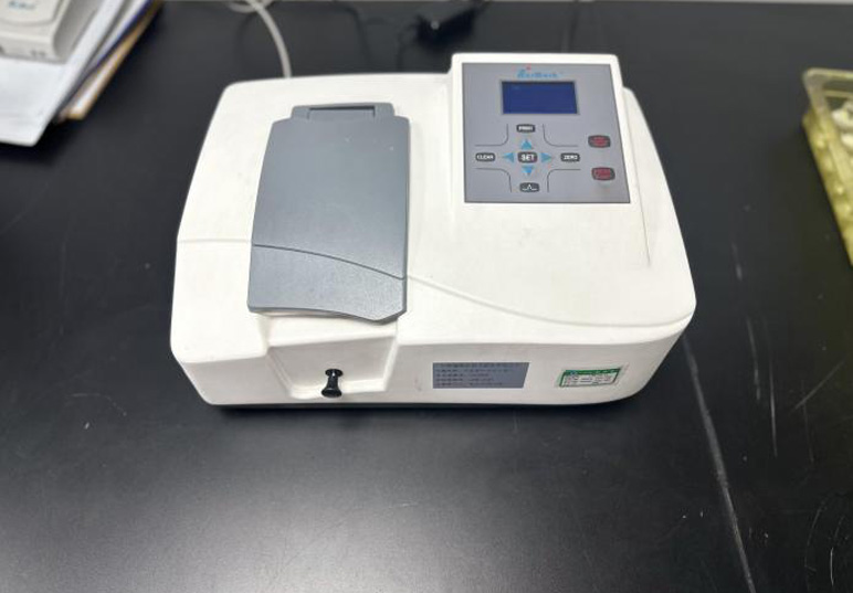 UV-Vis Spectrophotometer
